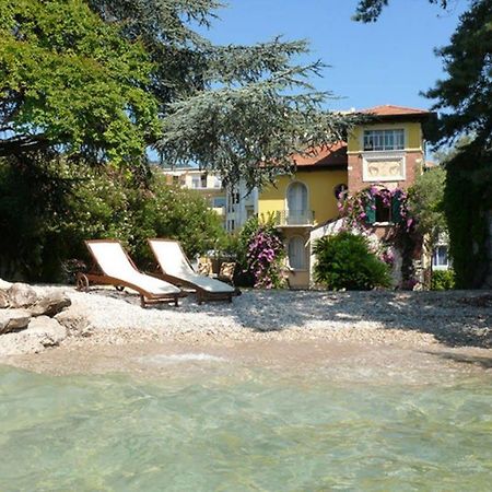 Villa Ondina - Wonderful Villa With Private Beach And Big Garden Salo Exterior photo