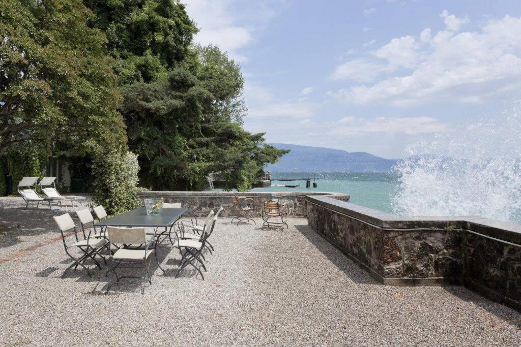 Villa Ondina - Wonderful Villa With Private Beach And Big Garden Salo Exterior photo