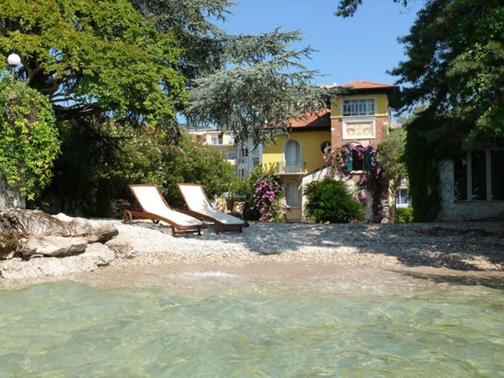 Villa Ondina - Wonderful Villa With Private Beach And Big Garden Salo Exterior photo