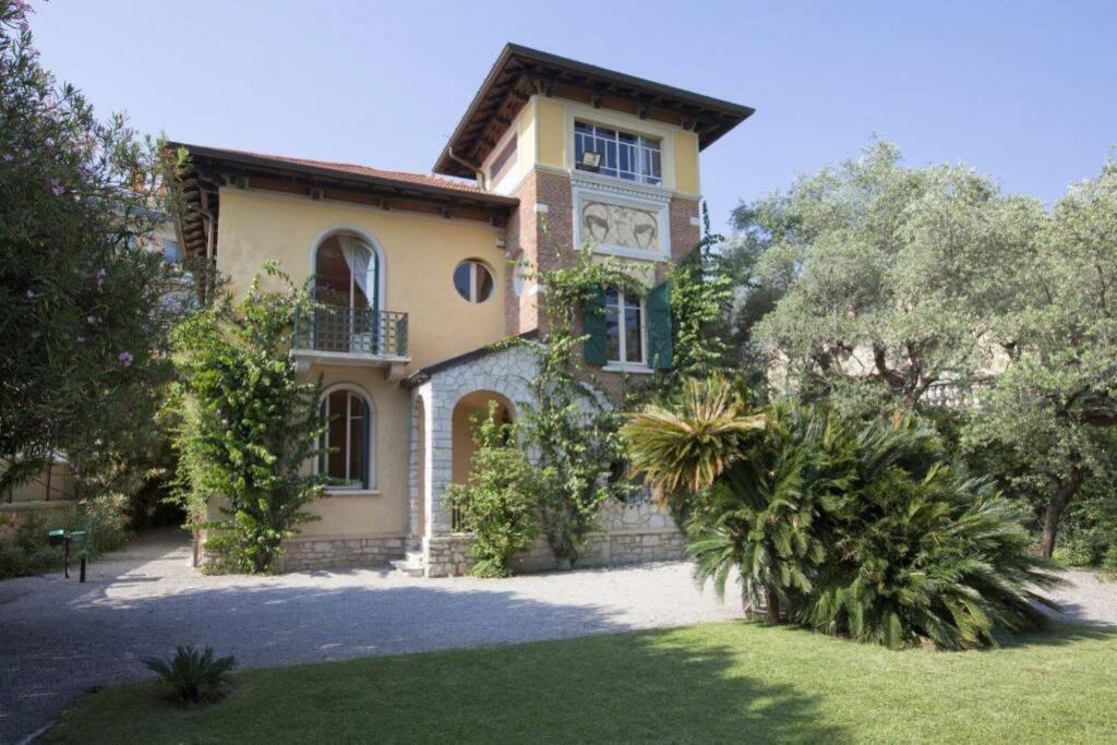 Villa Ondina - Wonderful Villa With Private Beach And Big Garden Salo Exterior photo